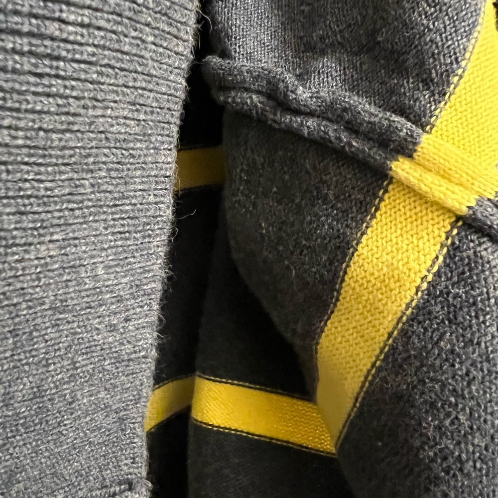 EMPORIO ARMANI Men’s V Neck Sweater Winter Vest Pullover Retro Size XL - Picture 9 of 13